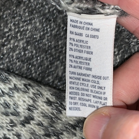 American Eagle Outfitters Long Sleeve Sweater Shawl Size SP will fit a M/L - Picture 5 of 5